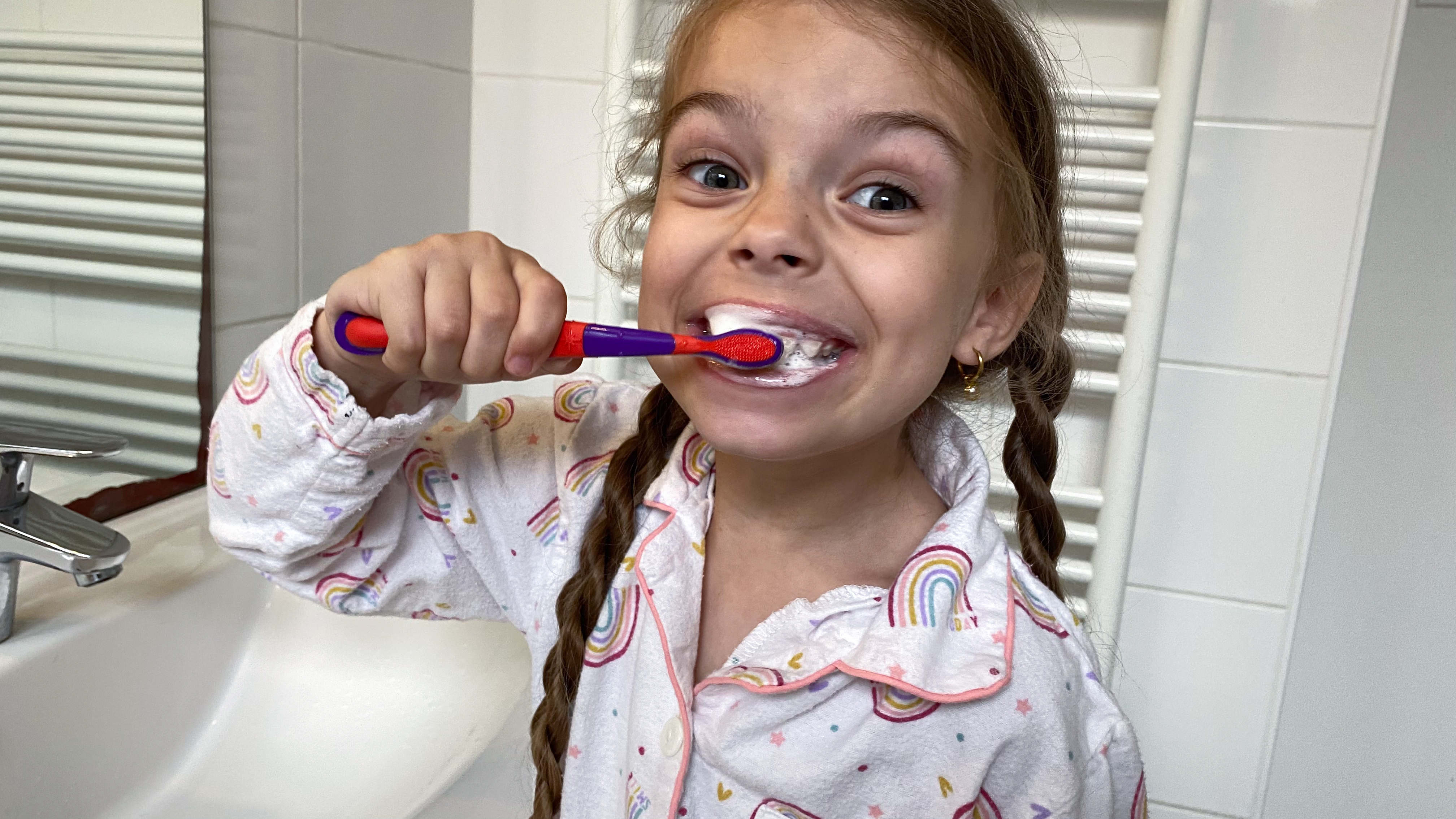 Young boy with 7 Früchtli kids toothpaste