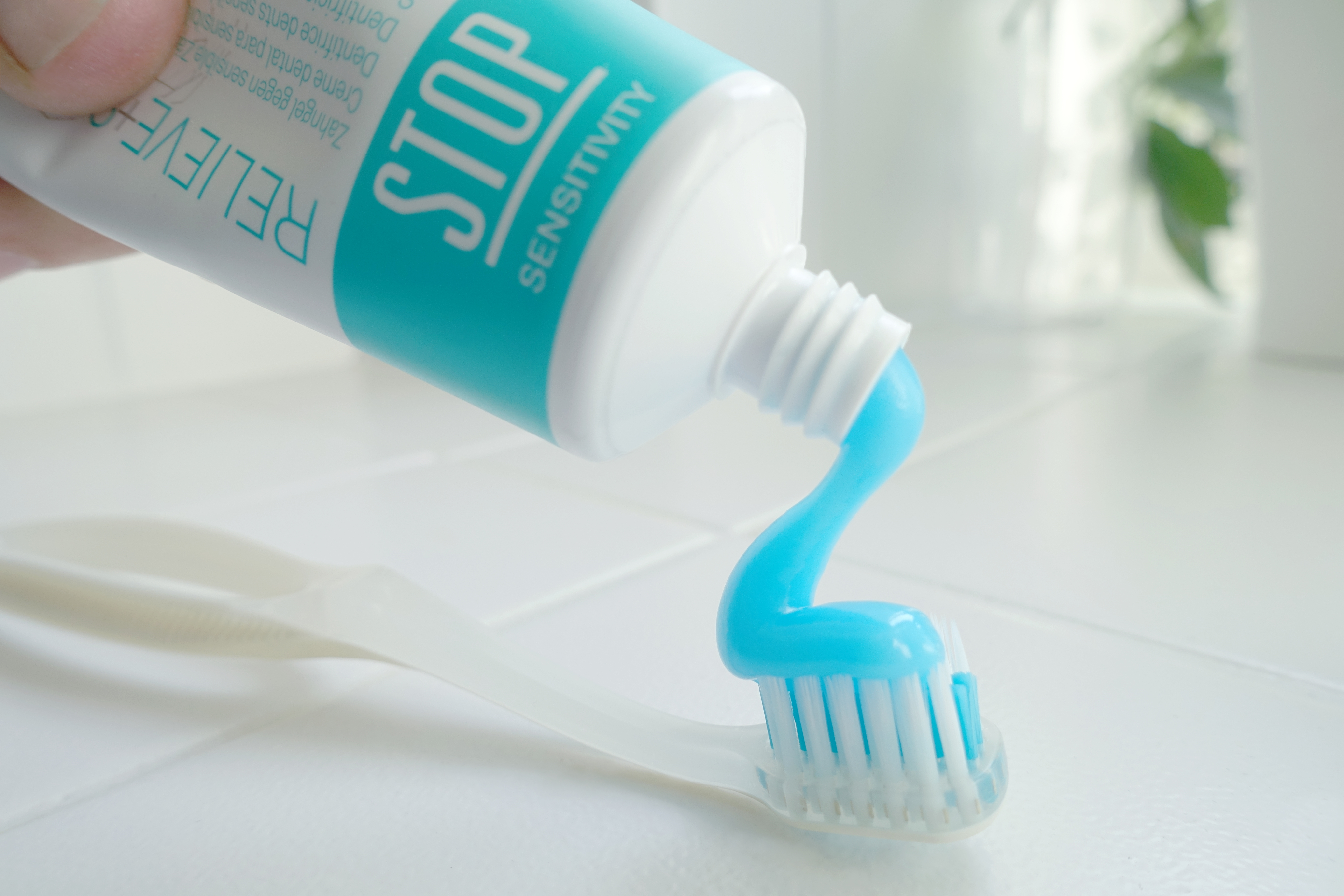 STOP sensitivity toothpaste with Pro-Ortho orthodontic toothbrush
